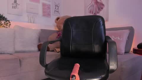 Snapshot of nicolle_foxy chatting on 02-21-25, 10:59 Nicolle online show from 02-21-25, 10:59
