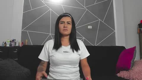 nicolle gomes online show from 03-06-26, 02:41