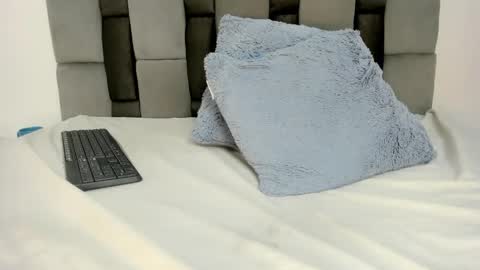 nicolle_smithh_ online show from 05-11-26, 04:04
