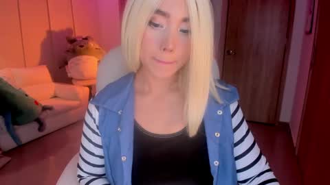 Nicolle  Go to Visit   online show from 02-03-25, 06:13