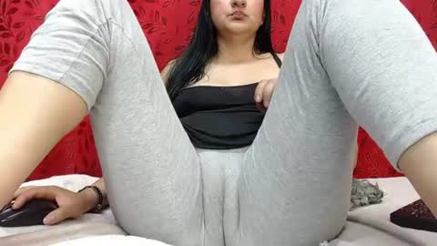 Snapshot of nicolleowens chatting on 07-27-26, 11:34 NICOLLE online show from 07-27-26, 11:34