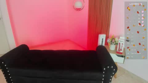Snapshot of nicolwhite chatting on 09-13-25, 11:32 Nicol online show from 09-13-25, 11:32