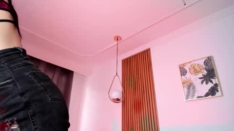 Snapshot of nicolwhite chatting on 10-17-25, 11:46 Nicol online show from 10-17-25, 11:46