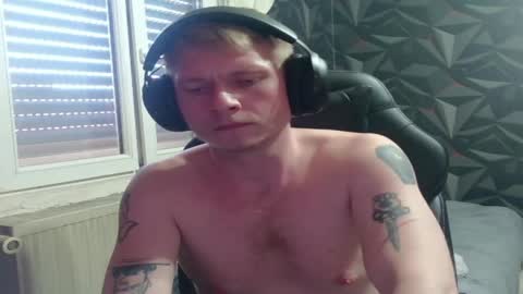 Snapshot of niglo620 chatting on 05-29-26, 01:42 niglo620 online show from 05-29-26, 01:42