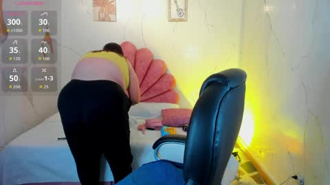 Snapshot of niickyjones chatting on 05-30-26, 12:19 Anni online show from 05-30-26, 12:19