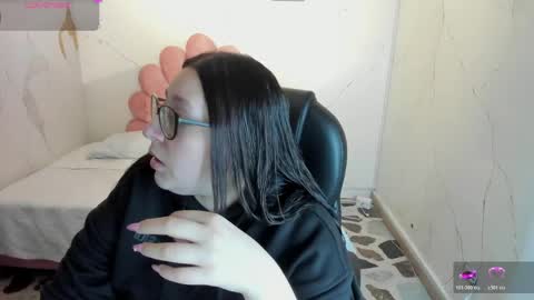 Snapshot of niickyjones chatting on 06-09-26, 07:09 Anni online show from 06-09-26, 07:09