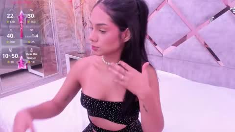 Snapshot of niicole_taylor chatting on 02-05-26, 12:21 Nicole online show from 02-05-26, 12:21