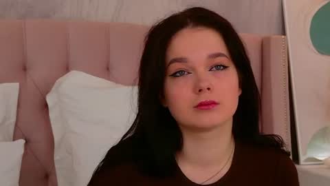 Snapshot of nikaflowers chatting on 06-20-26, 02:47 Nika online show from 06-20-26, 02:47