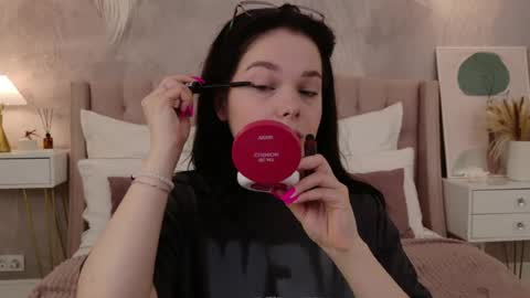 Snapshot of nikaflowers chatting on 06-25-26, 02:44 Nika online show from 06-25-26, 02:44