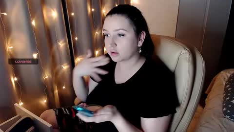 nikaking22 online show from 12-19-25, 05:09