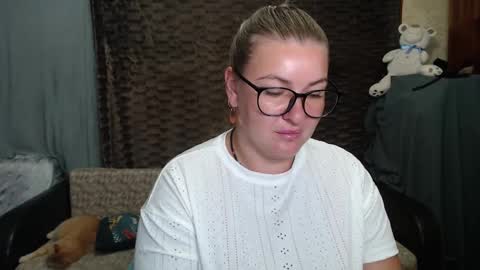 Snapshot of nikaskylink chatting on 09-08-25, 06:07 Nika online show from 09-08-25, 06:07