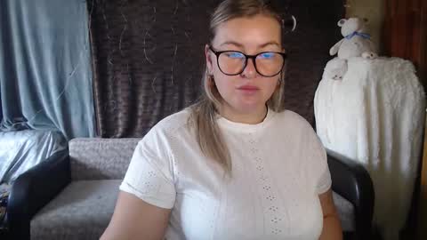 Snapshot of nikaskylink chatting on 10-07-25, 06:10 Nika online show from 10-07-25, 06:10