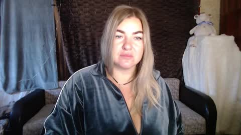 Snapshot of nikaskylink chatting on 10-14-25, 03:40 Nika online show from 10-14-25, 03:40