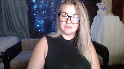 Snapshot of nikaskylink chatting on 10-17-25, 08:00 Nika online show from 10-17-25, 08:00