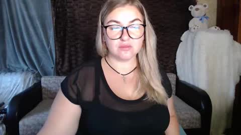 Snapshot of nikaskylink chatting on 10-21-25, 04:35 Nika online show from 10-21-25, 04:35