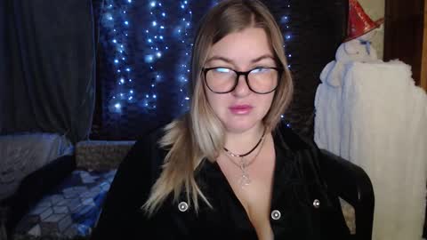 Snapshot of nikaskylink chatting on 11-12-25, 12:22 Nika online show from 11-12-25, 12:22