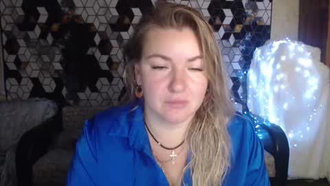 Snapshot of nikaskylink chatting on 11-19-25, 08:20 Nika online show from 11-19-25, 08:20