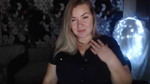 Snapshot of nikaskylink chatting on 11-21-25, 08:40 Nika online show from 11-21-25, 08:40