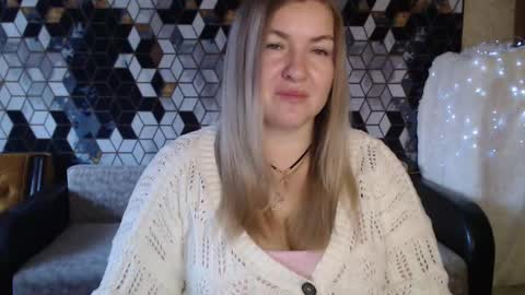 Snapshot of nikaskylink chatting on 12-15-25, 05:12 Nika online show from 12-15-25, 05:12