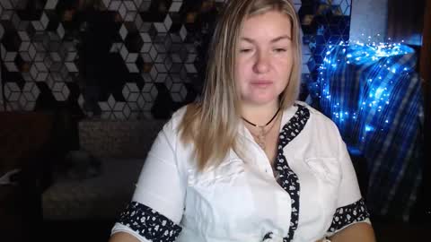 Snapshot of nikaskylink chatting on 12-19-25, 08:16 Nika online show from 12-19-25, 08:16