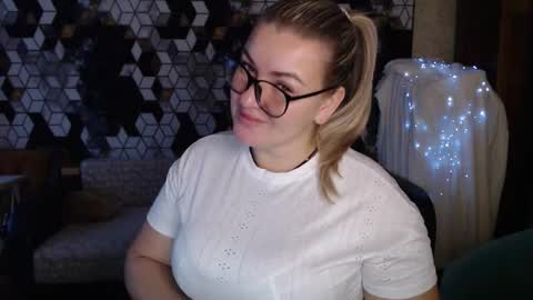 Snapshot of nikaskylink chatting on 01-14-26, 05:13 Nika online show from 01-14-26, 05:13