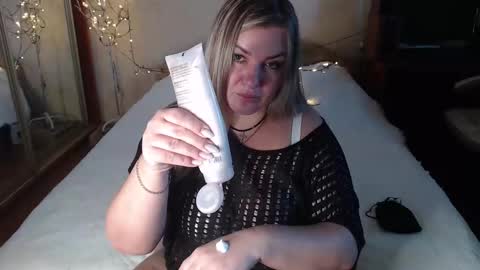 Snapshot of nikaskylink chatting on 02-19-26, 05:58 Nika online show from 02-19-26, 05:58