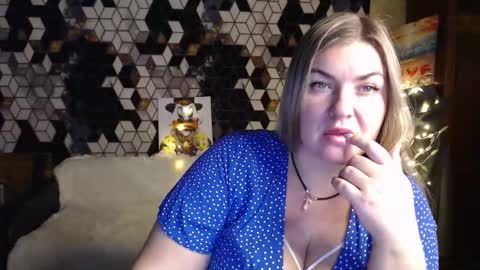 Snapshot of nikaskylink chatting on 03-06-26, 08:27 Nika online show from 03-06-26, 08:27