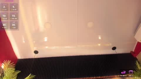 Snapshot of nikii_white chatting on 12-18-24, 04:53 nikii_white online show from 12-18-24, 04:53