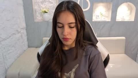 Snapshot of nikka_tx chatting on 11-19-25, 03:06 Online 2200 to 600 online show from 11-19-25, 03:06