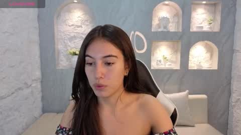 Snapshot of nikka_tx chatting on 11-29-25, 08:12 Online 2200 to 600 online show from 11-29-25, 08:12