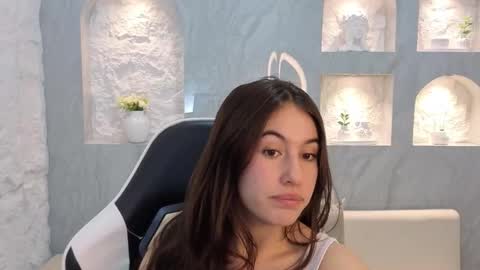 Snapshot of nikka_tx chatting on 12-04-25, 03:49 Online 2200 to 600 online show from 12-04-25, 03:49