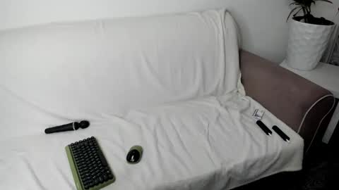 Snapshot of nikki000cool chatting on 12-16-24, 06:27 Veronika online show from 12-16-24, 06:27