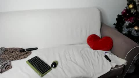 Snapshot of nikki000cool chatting on 12-26-24, 09:15 Veronika online show from 12-26-24, 09:15