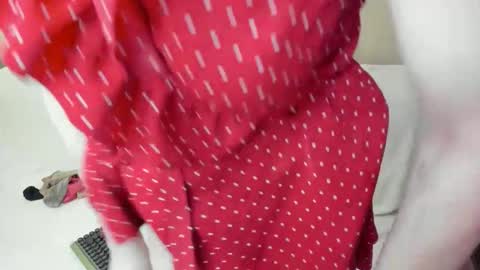 Snapshot of nikki000cool chatting on 01-19-26, 12:31 Veronika online show from 01-19-26, 12:31