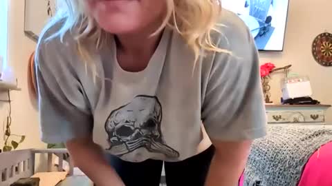 nikki32313 online show from 05-04-26, 11:28