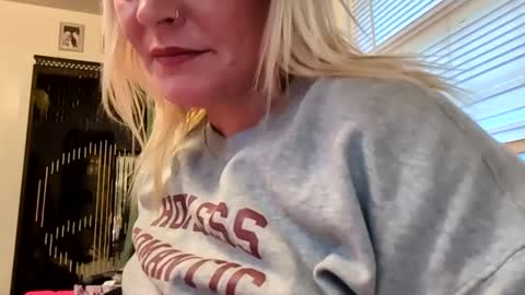 nikki32313 online show from 05-08-26, 10:20