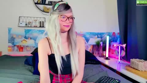 Snapshot of nikki_goldberg chatting on 12-28-24, 07:33 Kitty Chatte online show from 12-28-24, 07:33