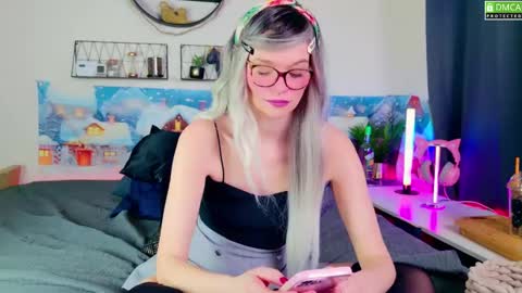Snapshot of nikki_goldberg chatting on 01-02-25, 06:50 Kitty Chatte online show from 01-02-25, 06:50