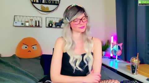 Snapshot of nikki_goldberg chatting on 01-22-25, 08:38 Kitty Chatte online show from 01-22-25, 08:38