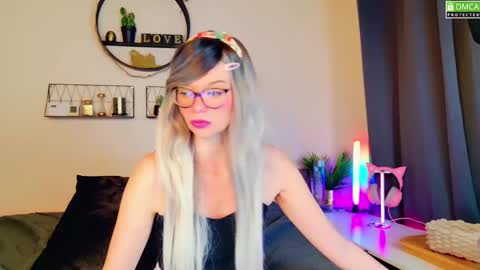 Snapshot of nikki_goldberg chatting on 02-02-25, 08:35 Kitty Chatte online show from 02-02-25, 08:35