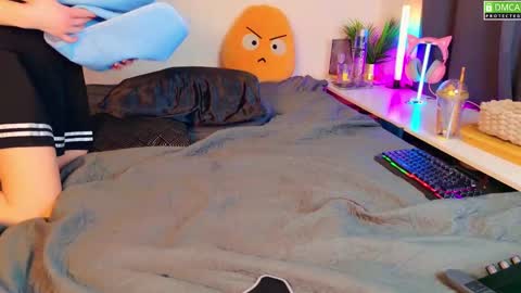 Snapshot of nikki_goldberg chatting on 02-04-25, 11:59 Kitty Chatte online show from 02-04-25, 11:59
