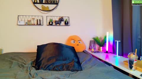 Snapshot of nikki_goldberg chatting on 02-18-25, 08:36 Kitty Chatte online show from 02-18-25, 08:36