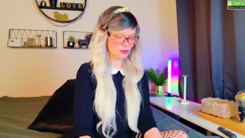 Snapshot of nikki_goldberg chatting on 02-19-25, 08:41 Kitty Chatte online show from 02-19-25, 08:41