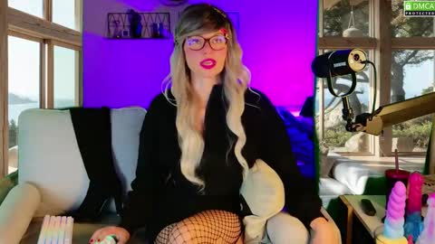Snapshot of nikki_goldberg chatting on 09-13-25, 09:20 Kitty Chatte online show from 09-13-25, 09:20