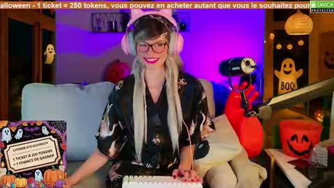Snapshot of nikki_goldberg chatting on 10-20-25, 08:09 Kitty Chatte online show from 10-20-25, 08:09