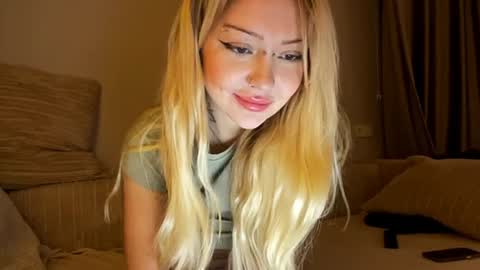 Snapshot of nikki_whatever chatting on 12-17-24, 07:37 nicolette online show from 12-17-24, 07:37