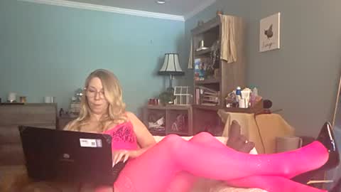 nikkib653466 online show from 07-08-26, 06:23
