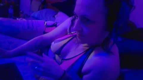 Snapshot of nikkietwotimes420 chatting on 09-19-25, 01:29 Nikkie online show from 09-19-25, 01:29