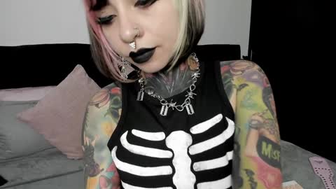 Nikki Ramone   online show from 02-05-25, 07:29