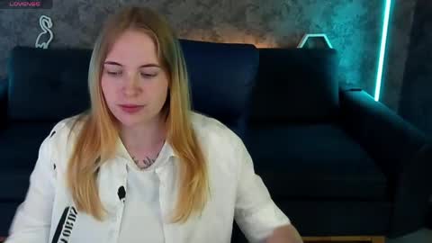Snapshot of nikkyreyyy chatting on 05-16-26, 05:48 nikkyreyyy online show from 05-16-26, 05:48